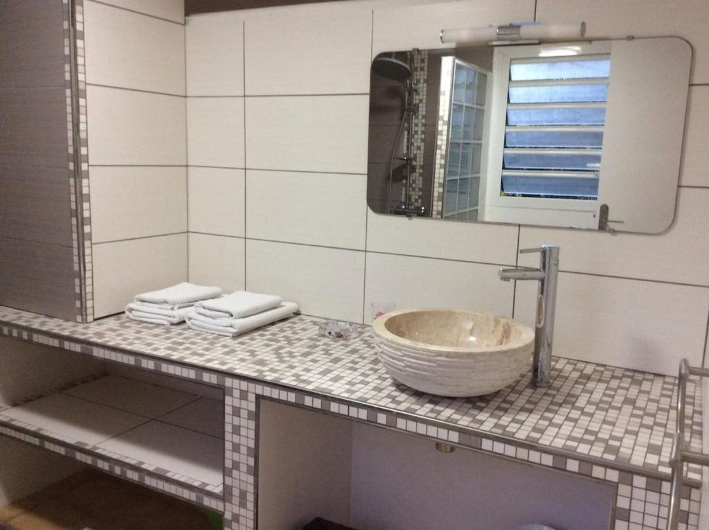 לה גוסייר Confortable T1 Le Gosier, Wi-Fi, Piscine Dans Gite מראה חיצוני תמונה